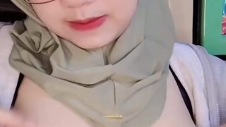 Guru Hijab Imut Pamer Body Live